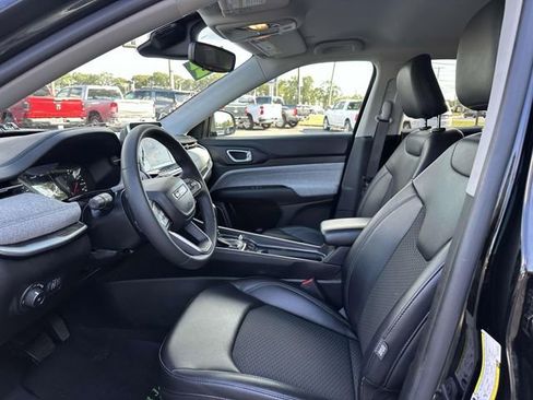 Certified 2022 Jeep Compass Latitude image 10