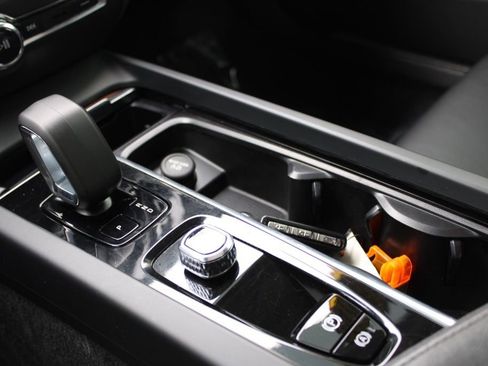 Used 2024 Volvo S60 B5 Plus image 40