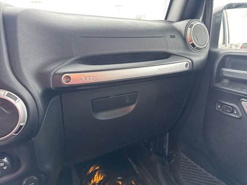 Used 2016 Jeep Wrangler Unlimited Sahara w/ Connectivity Group image 29