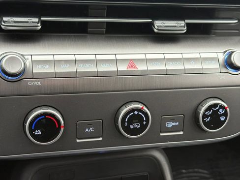 New 2026 Hyundai Kona SE image 18