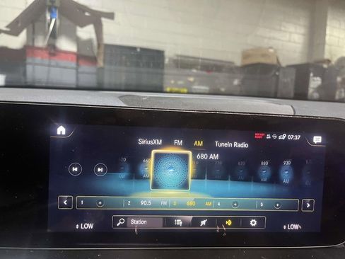 Used 2022 Mercedes-Benz GLB 250 4MATIC image 16