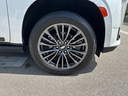 Used 2024 Cadillac Escalade ESV Sport Platinum AWD/4WD image 18