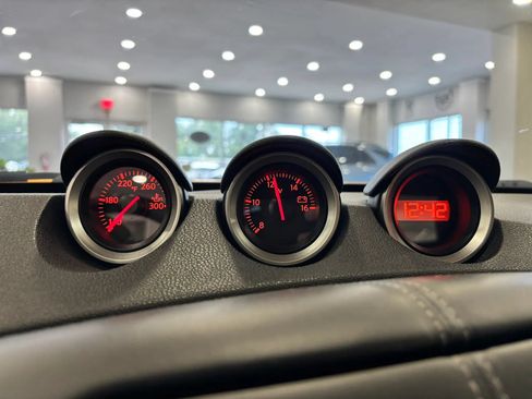 Used 2017 Nissan 370Z Coupe RWD image 17