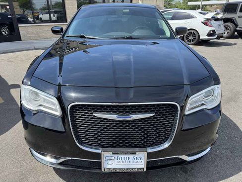 Used 2020 Chrysler 300 Touring RWD image 2
