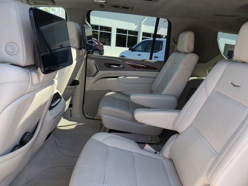 Used 2021 Cadillac Escalade ESV Premium Luxury Platinum RWD image 17