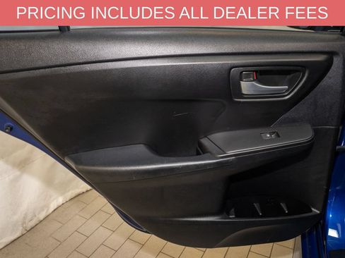 Used 2015 Toyota Camry SE FWD image 8