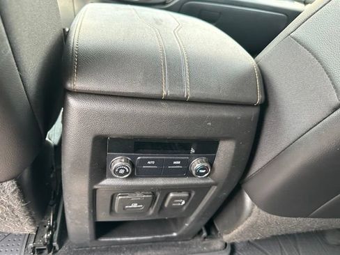 Used 2020 Chevrolet Traverse RS AWD/4WD image 23