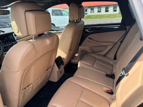 Used 2019 Porsche Macan AWD/4WD image 17