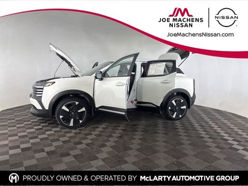 Certified 2025 Nissan Kicks SR image 10