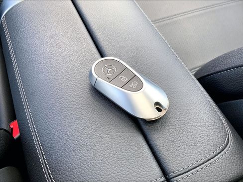 Used 2023 Mercedes-Benz C 300 4MATIC Sedan image 15