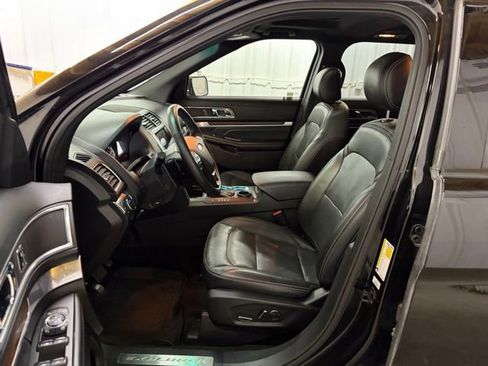 Used 2017 Ford Explorer Limited w/ Equipment Group 301A FWD image 38