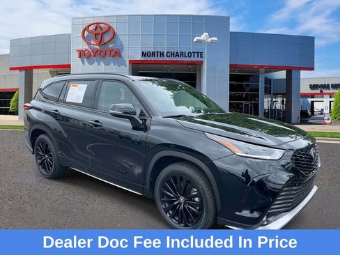 Used 2023 Toyota Highlander XSE FWD image 1
