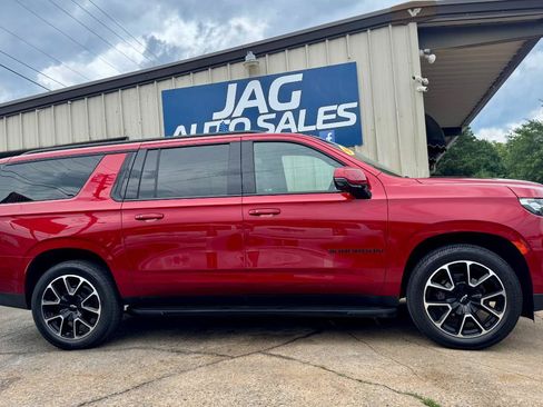 Used 2022 Chevrolet Suburban RST w/ Luxury Package RWD image 7