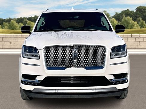 Used 2019 Lincoln Navigator Select image 3