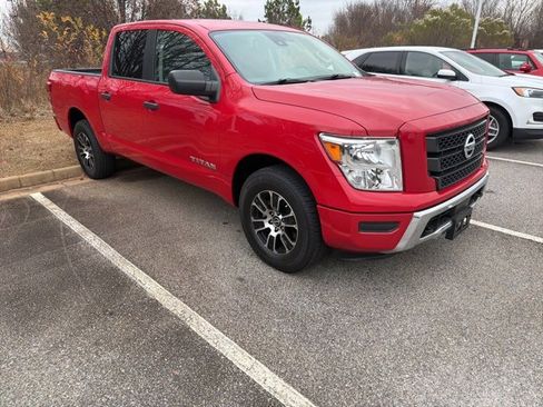 Used 2023 Nissan Titan SV image 1