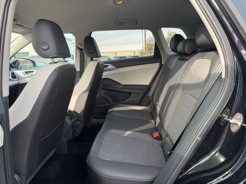 Used 2025 Volkswagen Taos SE image 25