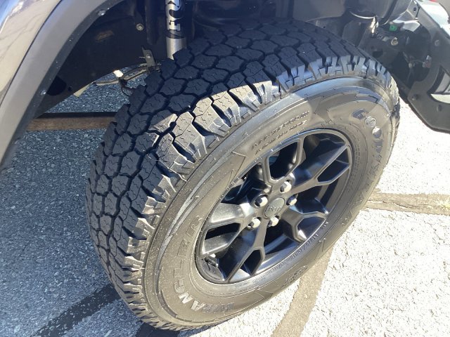 Used 2018 Jeep Wrangler Unlimited Sahara w/ Cold Weather Group AWD/4WD image 16