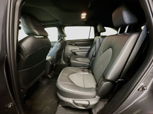 Used 2024 Toyota Highlander XSE image 30
