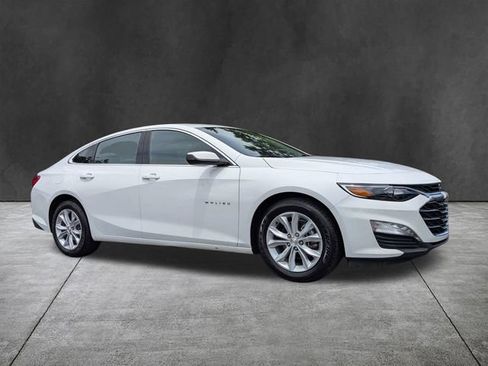 Used 2025 Chevrolet Malibu LT FWD image 2