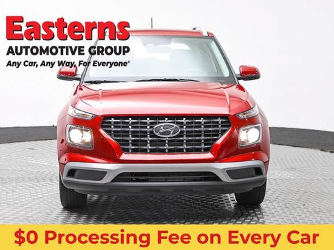 Used 2025 Hyundai Venue SEL FWD image 2