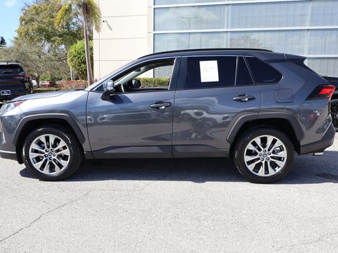 Used 2020 Toyota RAV4 XLE Premium image 6