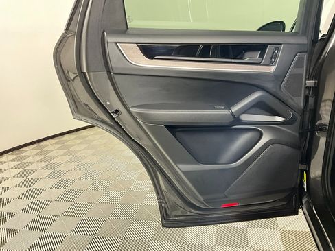 Used 2024 Porsche Cayenne Coupe image 26