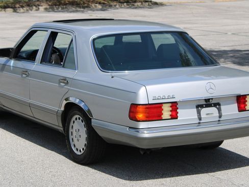 Used 1990 Mercedes-Benz 300 SE image 13