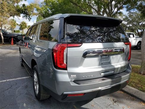 Used 2024 GMC Yukon XL SLT w/ SLT Luxury Package image 3