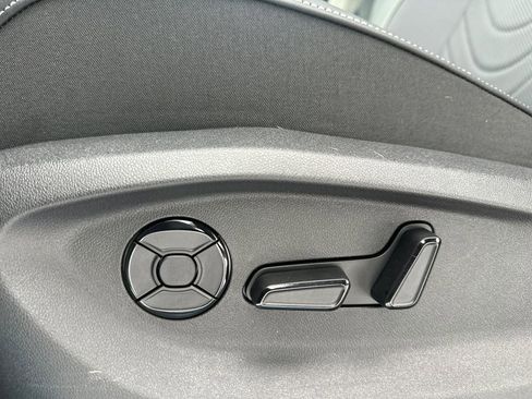 New 2026 Volkswagen Tiguan SE image 4