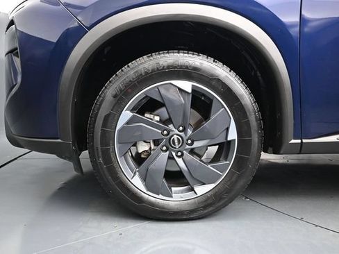Used 2025 Nissan Rogue SV AWD/4WD image 16