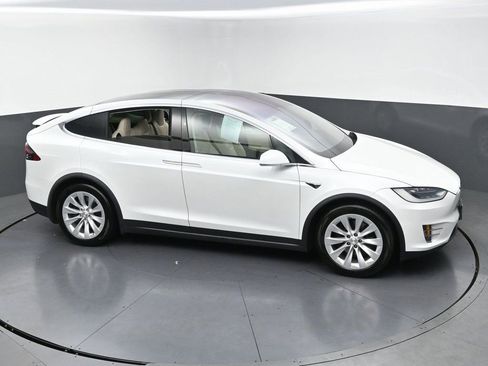 Used 2019 Tesla Model X 100D image 50