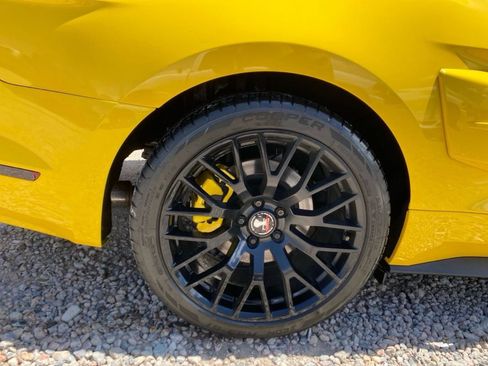 Used 2017 Ford Mustang Coupe RWD image 9
