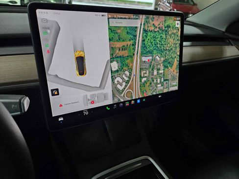 Used 2023 Tesla Model Y Long Range AWD/4WD image 26