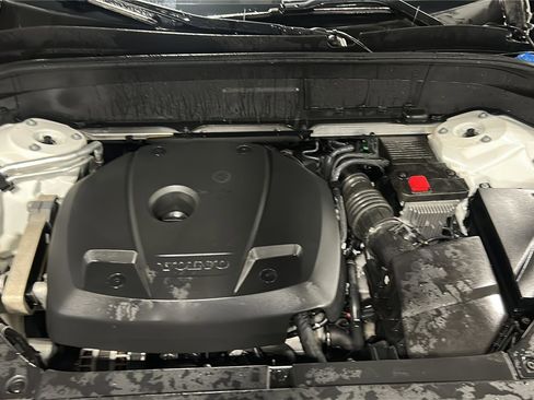 Used 2020 Volvo XC90 T6 Momentum AWD/4WD image 9