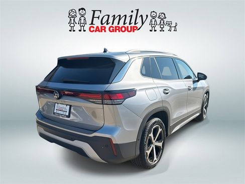 New 2025 Volkswagen Tiguan SE image 3