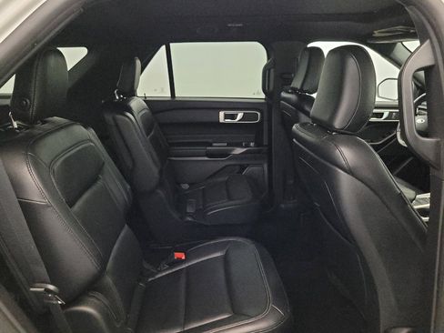 Used 2020 Ford Explorer XLT w/ Equipment Group 202A AWD/4WD image 19