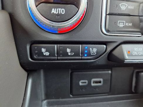 Used 2024 GMC Yukon XL SLT w/ SLT Luxury Package AWD/4WD image 28