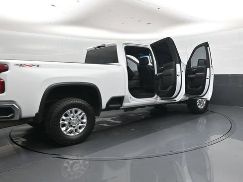 Used 2023 Chevrolet Silverado 2500 LTZ AWD/4WD image 46