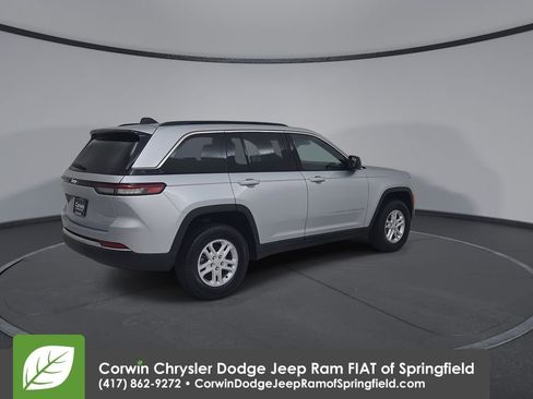 Certified 2025 Jeep Grand Cherokee Laredo w/ Luxury Tech Group I AWD/4WD image 15