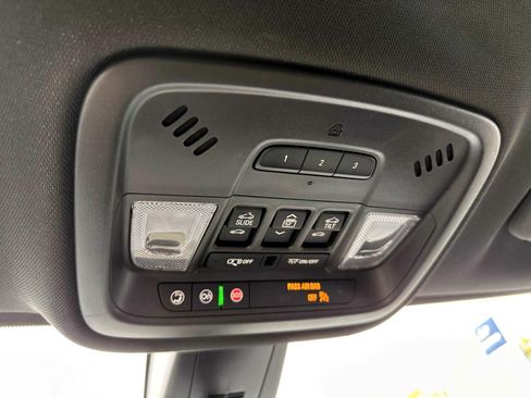 Used 2023 Chevrolet Traverse RS AWD/4WD image 28