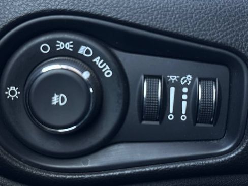 Used 2016 Jeep Renegade Trailhawk AWD/4WD image 24