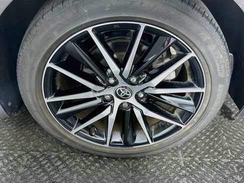 Used 2024 Toyota Camry SE w/ Convenience Package FWD image 11