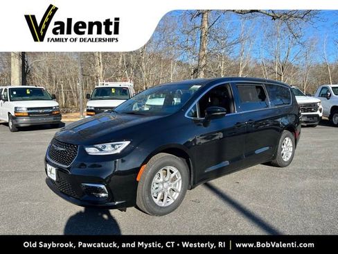 New 2026 Chrysler Pacifica Select image 1