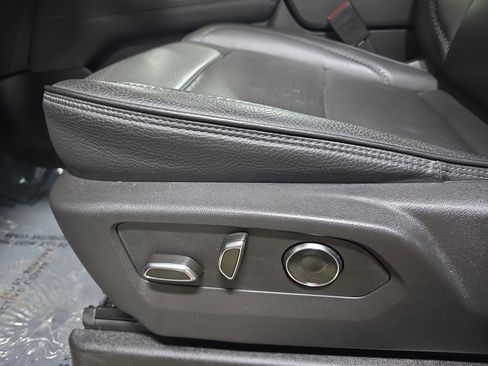 Used 2025 GMC Yukon Denali AWD/4WD image 28