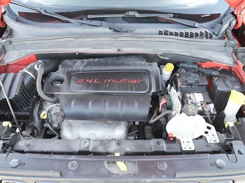 Used 2015 Jeep Renegade Trailhawk AWD/4WD image 19