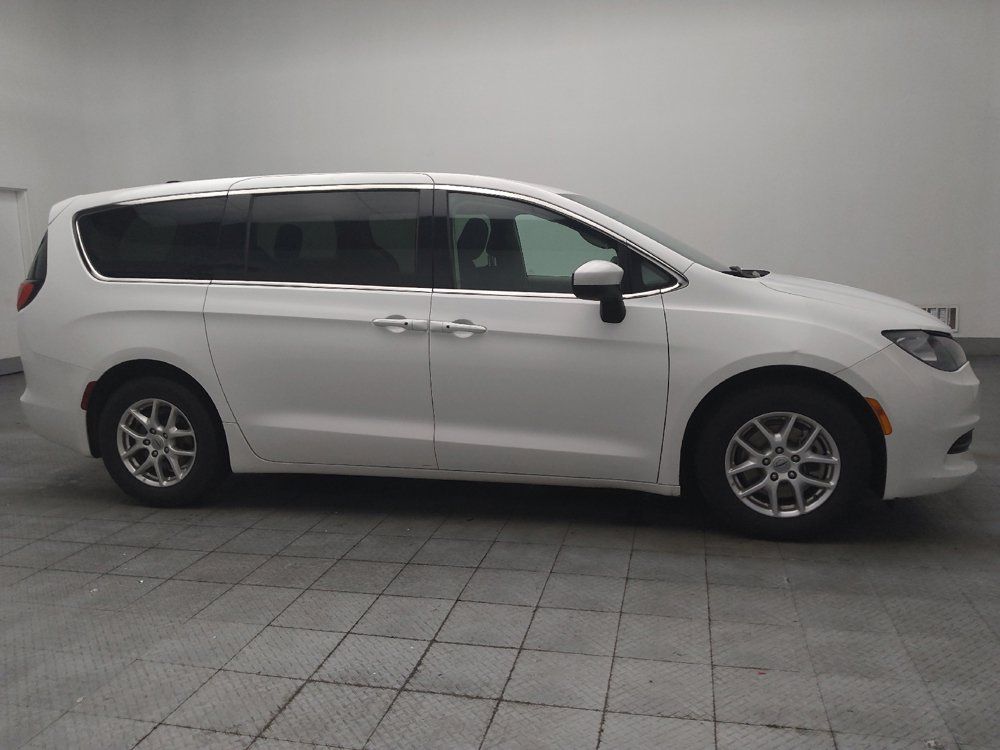 Used 2022 Chrysler Voyager LX FWD image 11