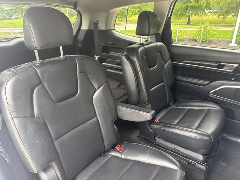 Used 2025 Kia Telluride S AWD/4WD image 34