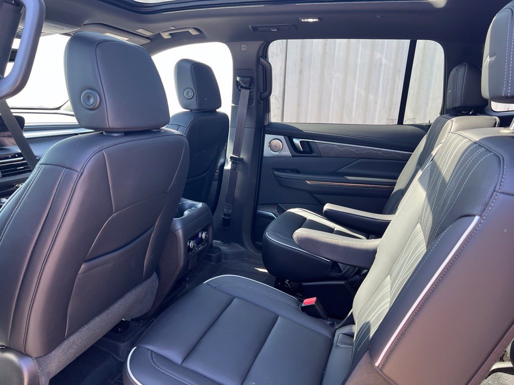 Used 2026 Buick Enclave Avenir w/ Super Cruise Package AWD/4WD image 8