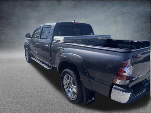 Used 2015 Toyota Tacoma 4x4 Double Cab w/ Limited Package image 11