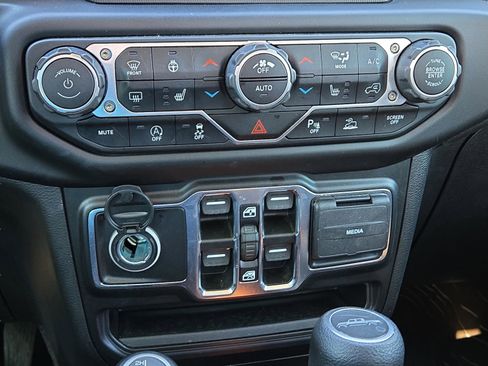 Used 2021 Jeep Gladiator Sport image 23